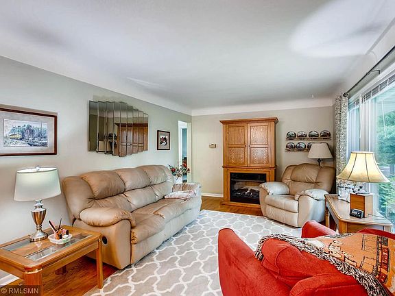 4th image of 2108 Suburban Ave