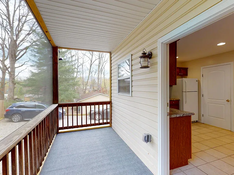 Screened-in Back Porch