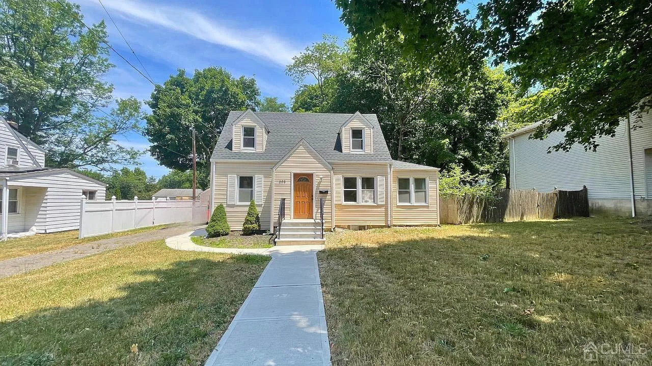 3 bed, 2.0 bath, 1272 sqft, $3,300 — Photo 1