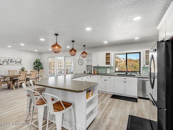 4th image of 999 Sunswept Rd NE