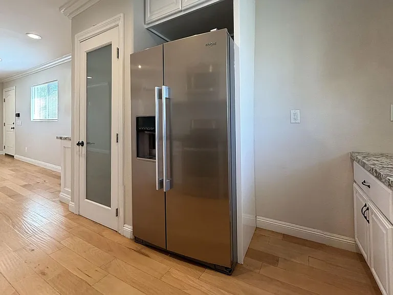 25461 Cole Street — Photo 6