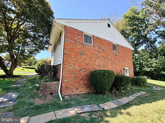 4th image of 370 Hillside Rd