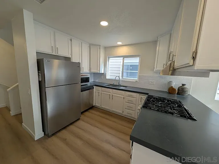 815 Isthmus Ct — Photo 9
