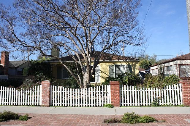 1st image of 529 S Griffith Park Dr