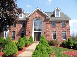 121 Olde Manor Ln, Coraopolis, PA 15108
