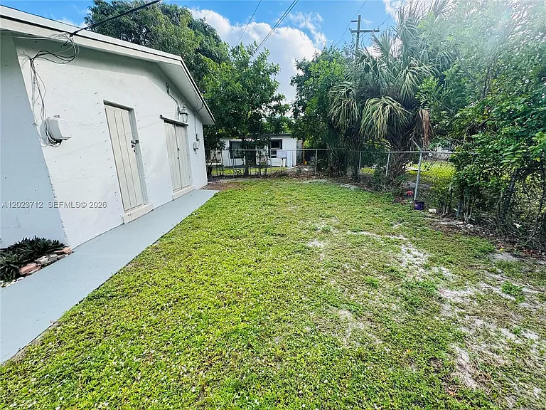 631 NW 11th Ave #B — Photo 15