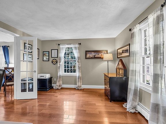 5th image of 7 Woodchester Dr