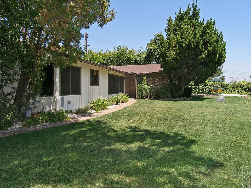 1st image of 4817 Brewster Dr