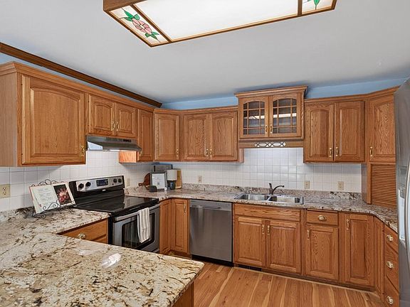 4th image of 238 CRESTVIEW LANE