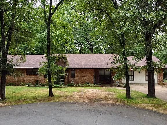 2nd image of 44 Fontaine Dr