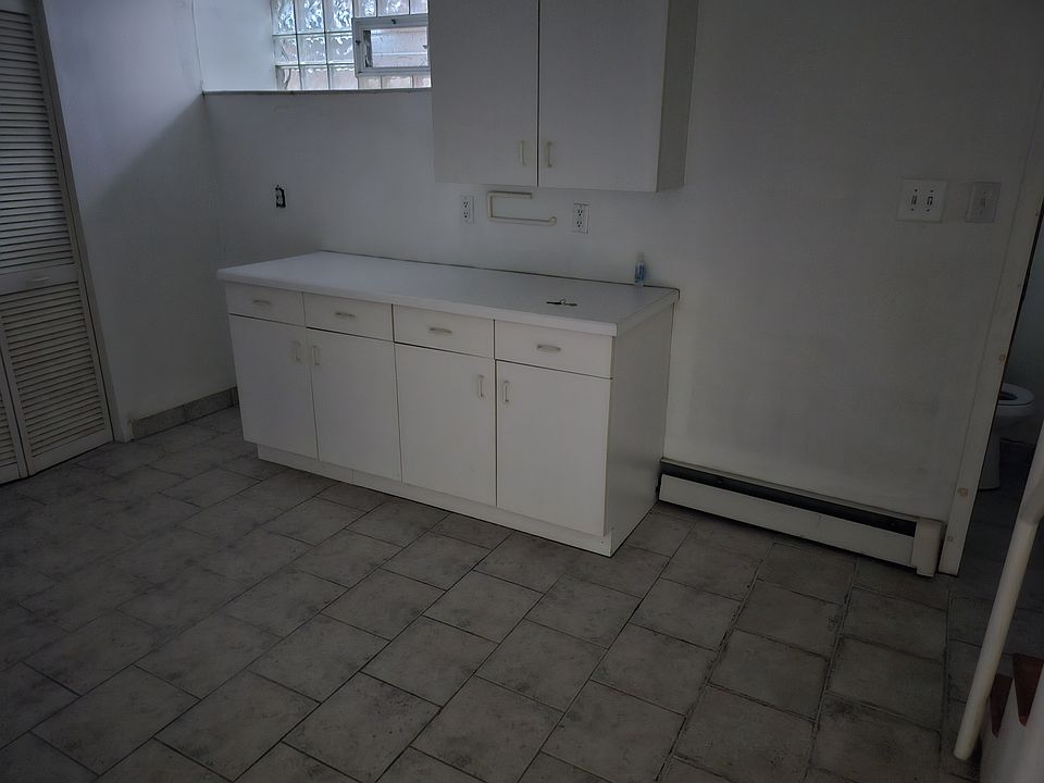 2nd image of 2000 Oakmont St #Basement