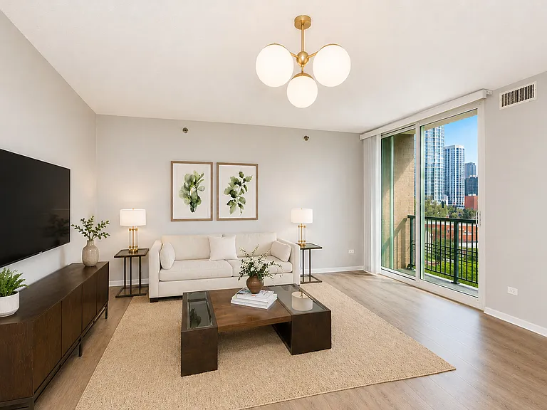 600 N Kingsbury St #1014 — Photo 4