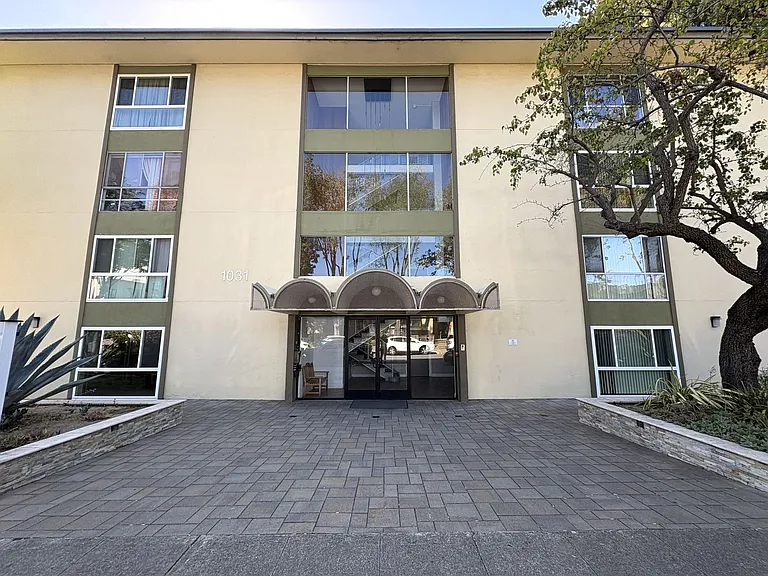 1031 Crestview Dr #205 — Photo 2