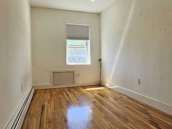 3rd image of 452 Linwood St Floor 3