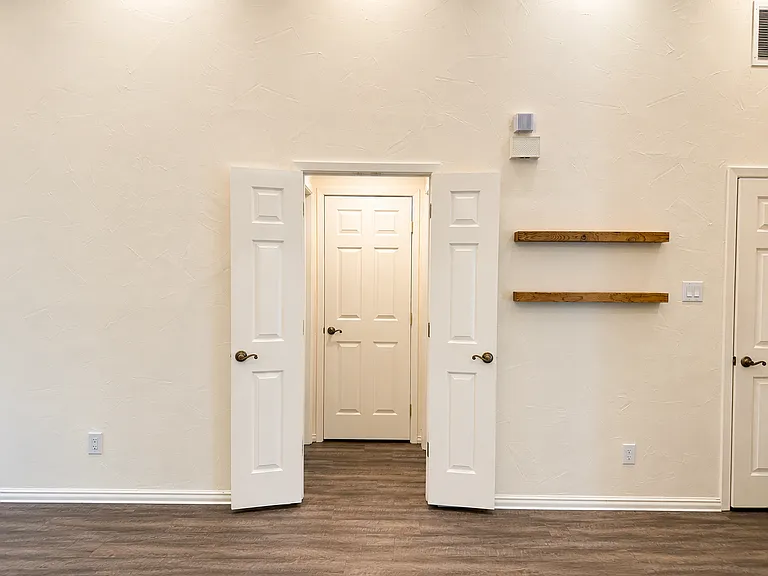 5912 Meadow Wood Ln — Photo 18