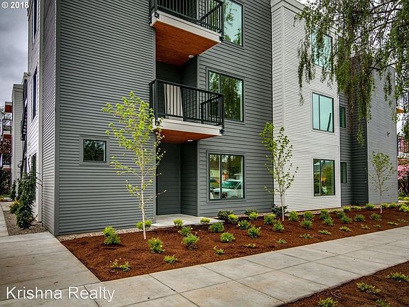4th image of 7017 NE Grand Ave Unit 101