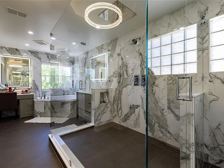 8904 Maple Hill Ct — Photo 21