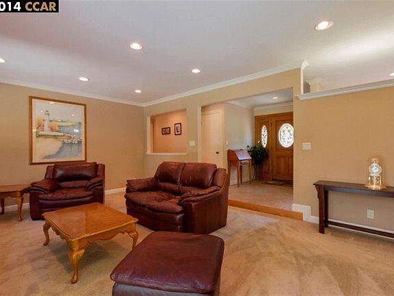 5th image of 303 Deerfield Dr