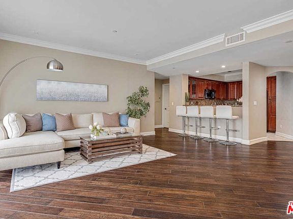 4th image of 4237 N Longridge Ave #101