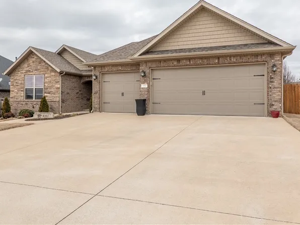 203 Deere Run Dr, Cave Springs, AR 72718