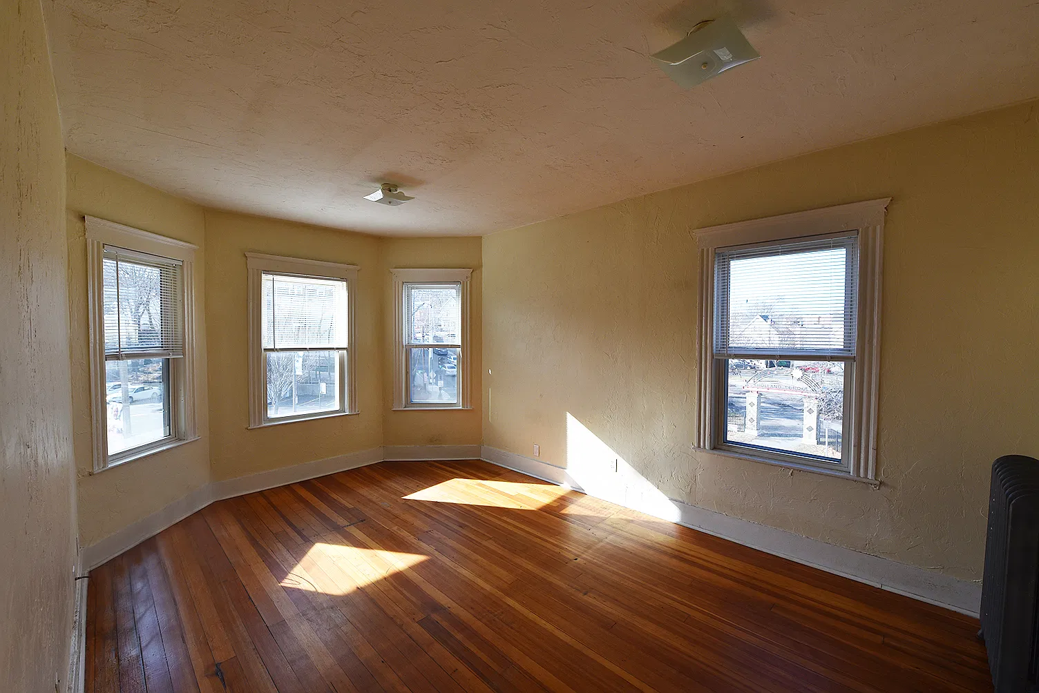 2 bed, 1000 sqft, $2,200 — Photo 1