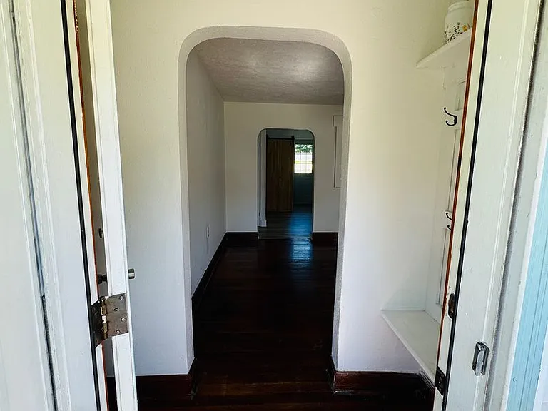 2115 N Weller Ave — Photo 5