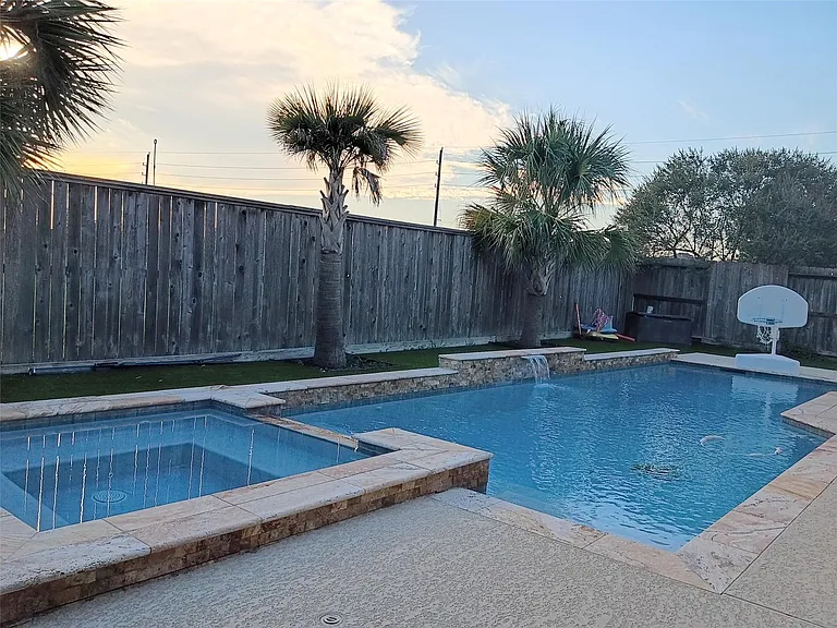 17815 Gables Bend Dr — Photo 1