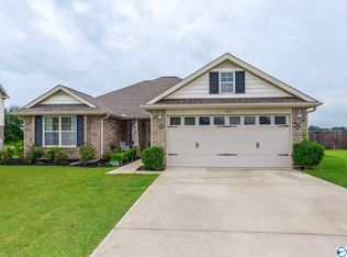 6921 Breyerton Way SE, Owens Cross Roads, AL 35763