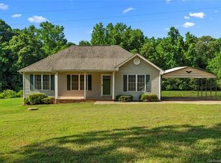 2839 Greenleaf Rd, Clover, SC 29710