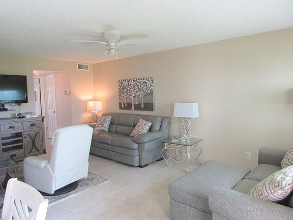 3rd image of 20 Vista Gardens Trl