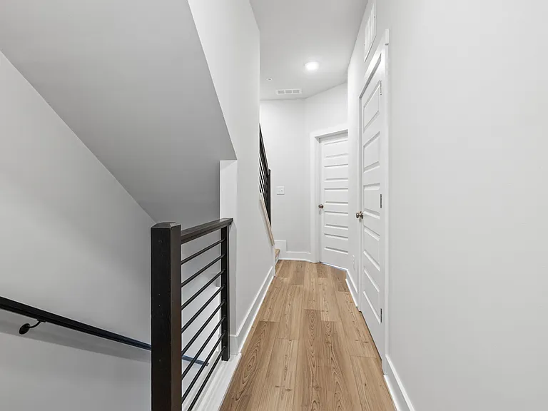539 W Tremont Ave — Photo 27
