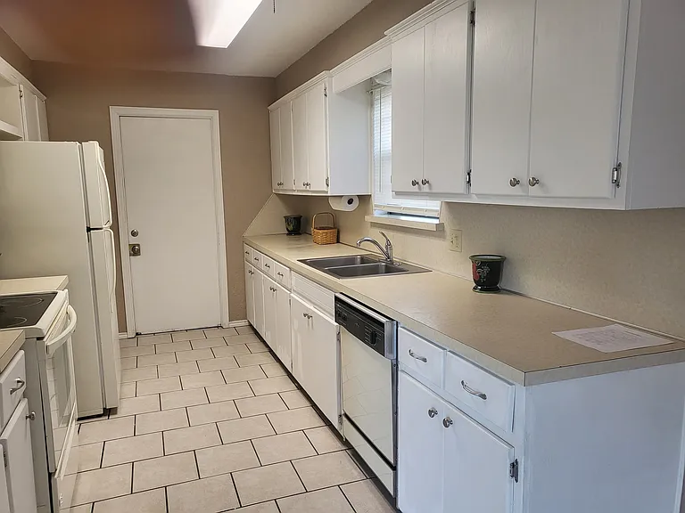7307 NW Compass Dr — Photo 10