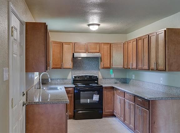 3rd image of 318 Linkview Dr