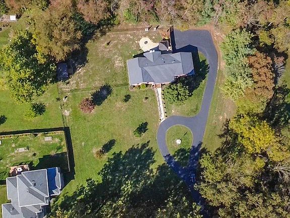 3rd image of 1780 W Lancaster Dr