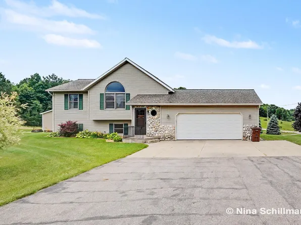 6424 E 136th St, Sand Lake, MI 49343
