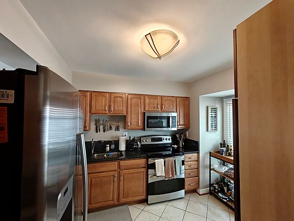 3rd image of 2516 S Arlington Mill Dr APT B