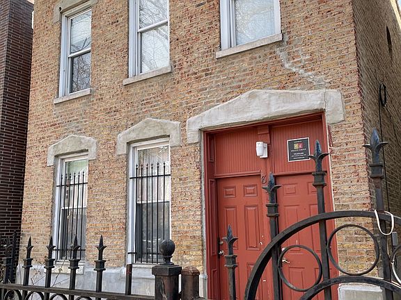 3rd image of 853 N Hermitage Ave #2R