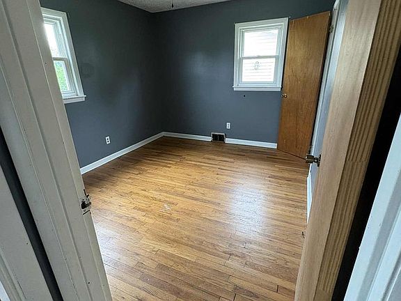 5th image of 100 Hogan St
