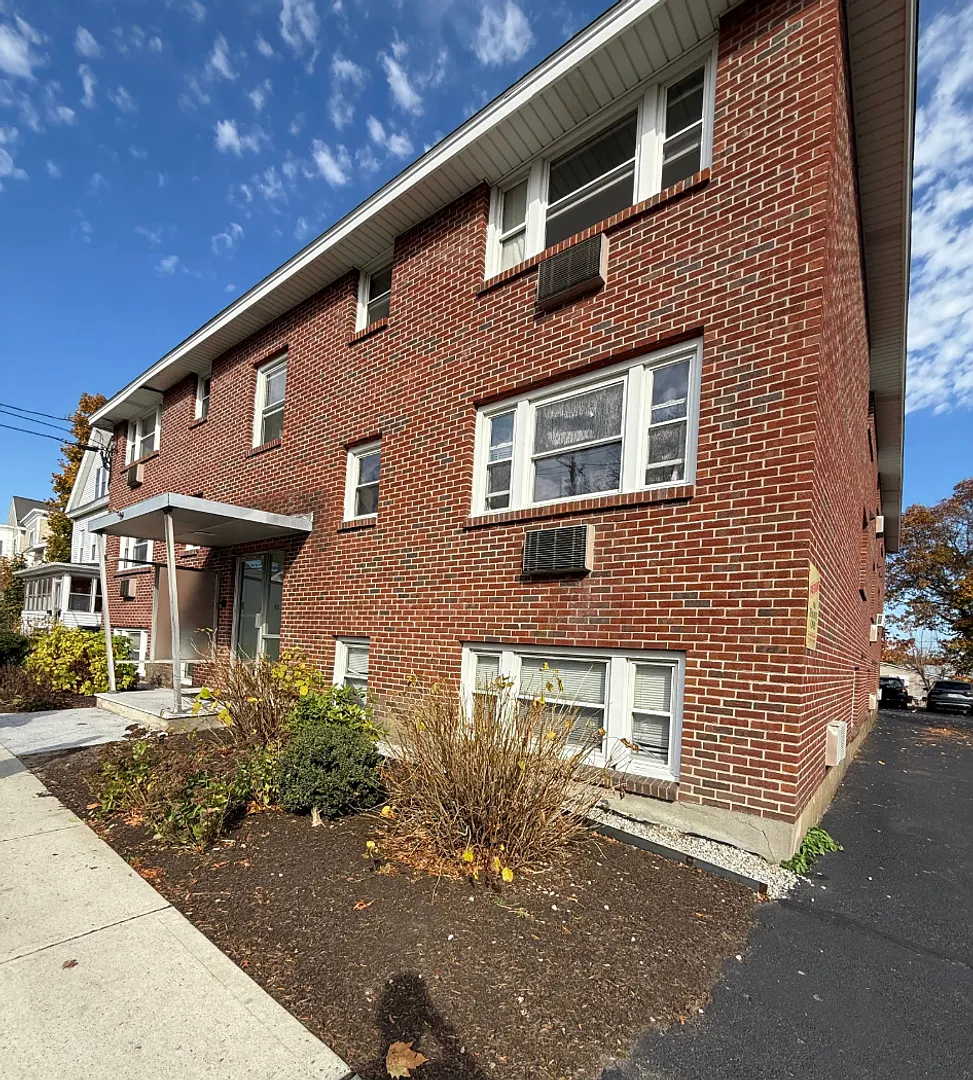 83 Pleasant St — Photo 1