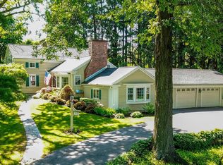 1916 E Country Club Dr, Niskayuna, NY 12309