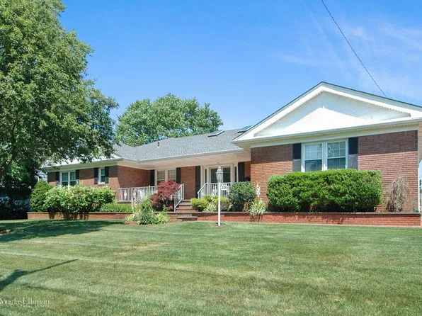 208 Bay Dr, Massapequa, NY 11758