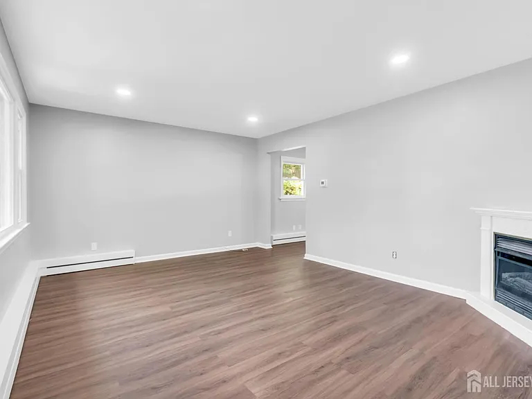 368-370 Voorhees Ave #370 — Photo 6
