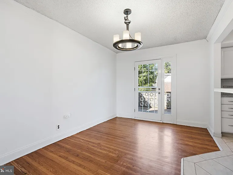 1108 Cobbs St — Photo 4