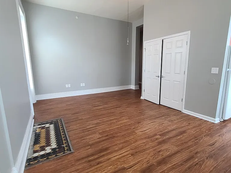 2239 W Jefferson St #2 — Photo 1