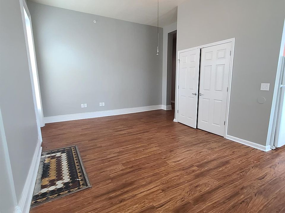 1st image of 2239 W Jefferson St #2