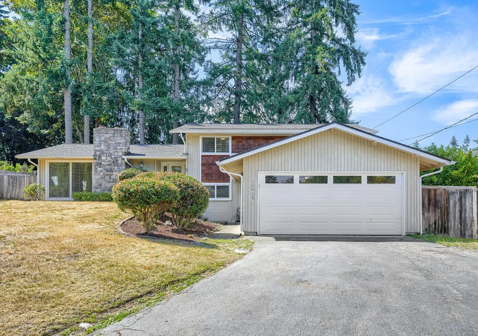 4bed/3bath Home with Lower-Level Bonus Room in East Bellevue! — Photo 1