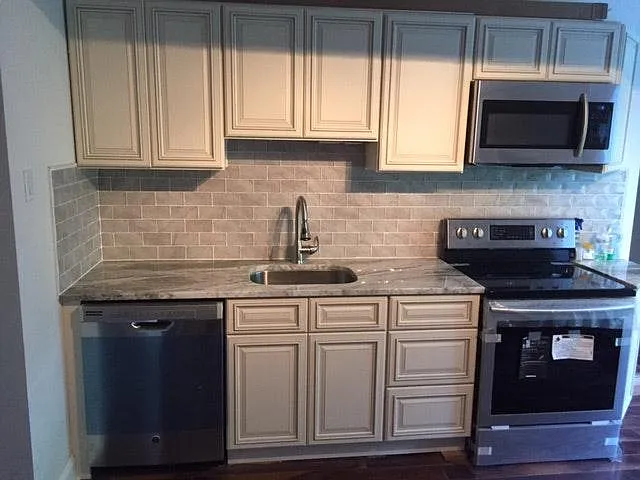 901 S 47th St #D6 — Photo 2
