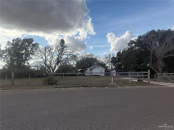 3rd image of 8105 Mile 2 1/2 Rd E