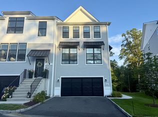 61 Brentwood Cir #66, Danbury, CT 06810