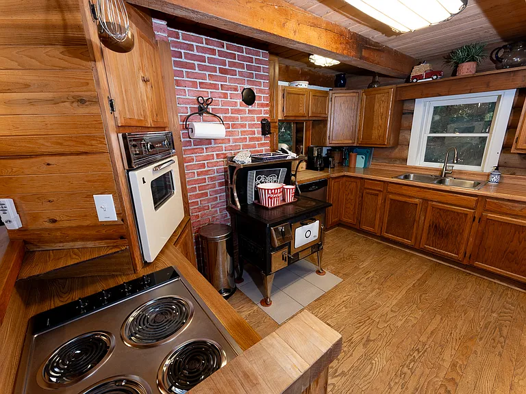 888 Hidden Valley Rd — Photo 13